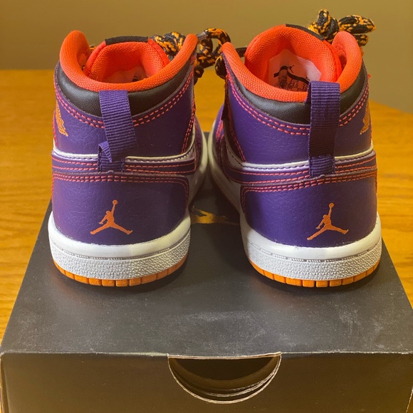 Jordan Retro 1 High BT - Picture 7 of 7